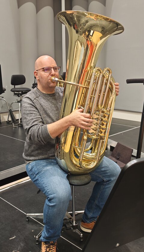 Attila Benkö spielt Tuba Attila Benkö spielt Tuba